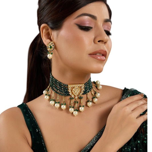 Regal Emerald Green Beaded Choker Necklace Set with Pearl Drops and Kundan Centerpiece - Auraa Trends - Choker