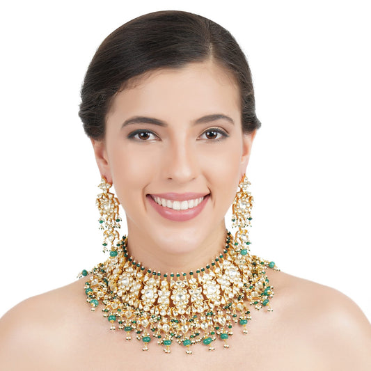 Resplendent Kundan Necklace Set with Emerald Accents - Auraa Trends - Necklaces Resplendent Kundan Necklace Set with Emerald