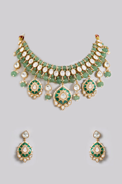 Royal Emerald Drop Kundan Choker Set with Pearl Detailing - Auraa Trends - choker - Green Kundan choker set Pearl choker