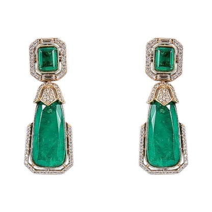 Royal Green Stone Kundan Choker Necklace Set with Long Drop Earrings for Women - Auraa Trends - Necklace -  - Auraa Trends - Woman wearing emerald green Kundan choker necklace set with long drop earrings